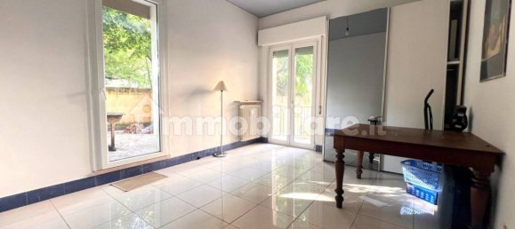 2 bedrooms Apartment in Mantua, Italy No. 375125 4