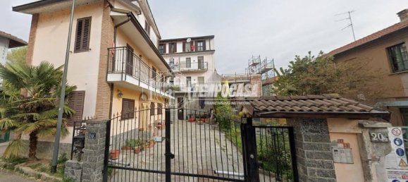 3 bedrooms Apartment in Milan, Italy No. 357888 24