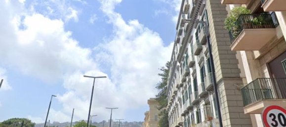 5 rooms Apartment in Naples, Italy No. 10210 2