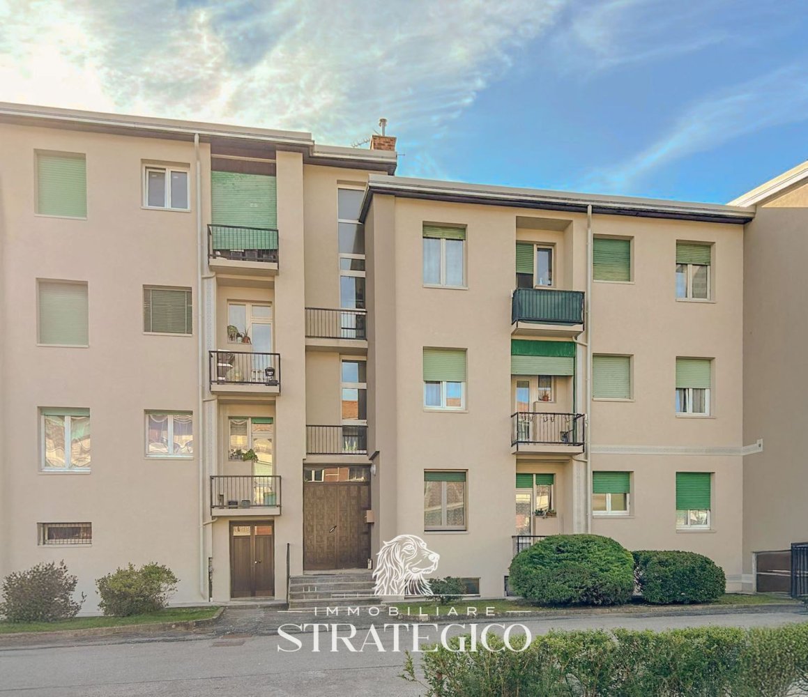 4 rooms Apartment in Arona, Italy No. 276284