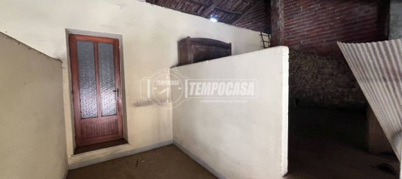 3 bedrooms House in Castellamonte, Italy No. 196954 4