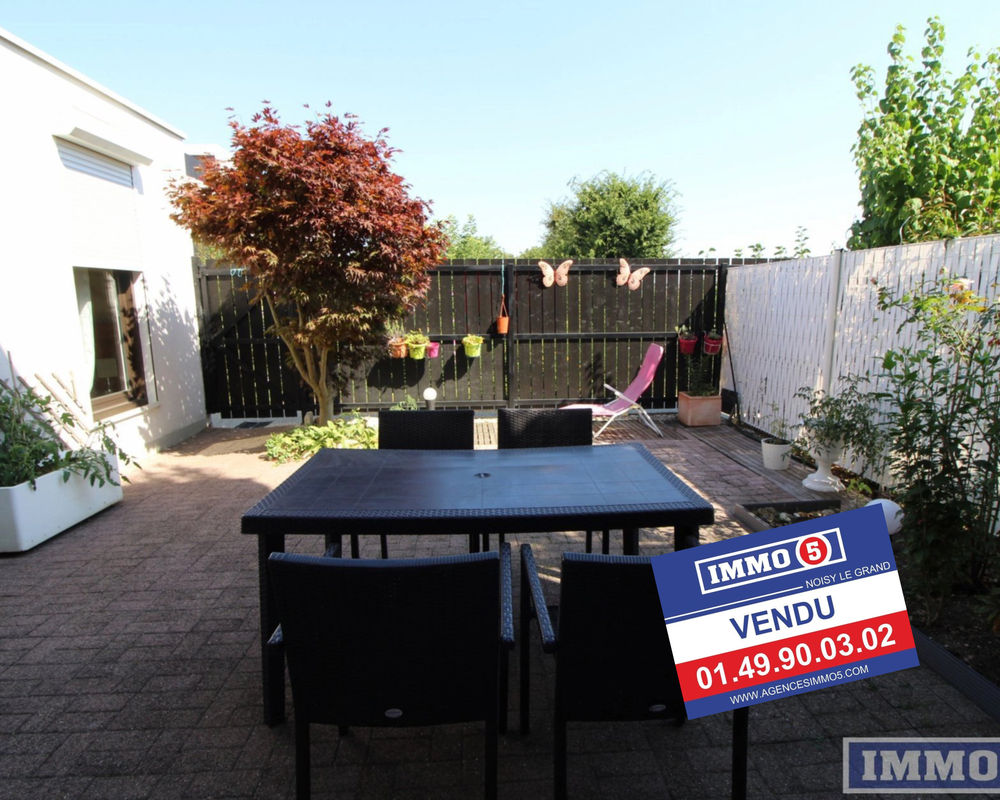 3 chambres Appartement à Champs-sur-Marne, France No. 172480