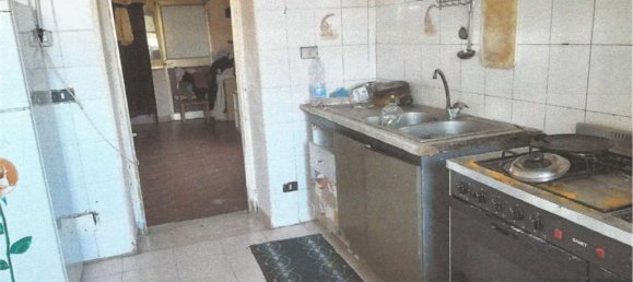 6 rooms Apartment in Aprilia, Italy No. 100482 9