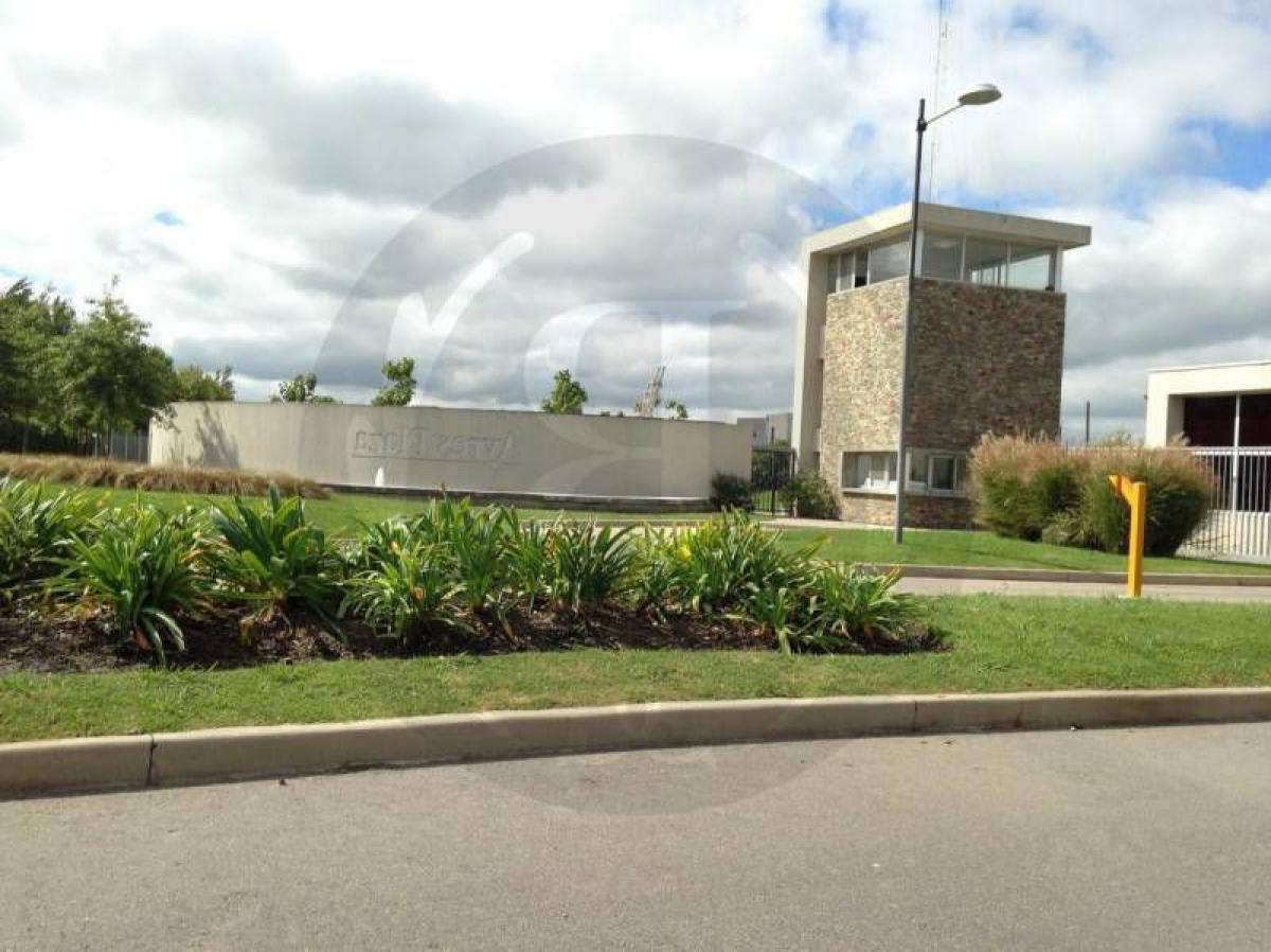  Land in Pilar, Argentina No. 38111