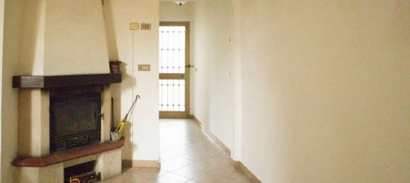 3 Schlafzimmer Wohnung in Cecina, Italy, Nr. 324024 4