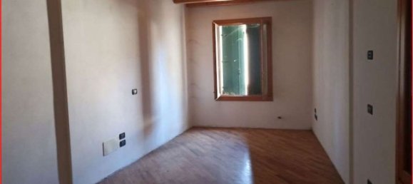 Studio in Vicenza, Italy No. 206921 10