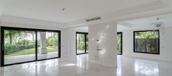 6 bedrooms Villa in Marbella, Spain No. 99458 9