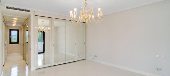 6 bedrooms Villa in Marbella, Spain No. 99458 16