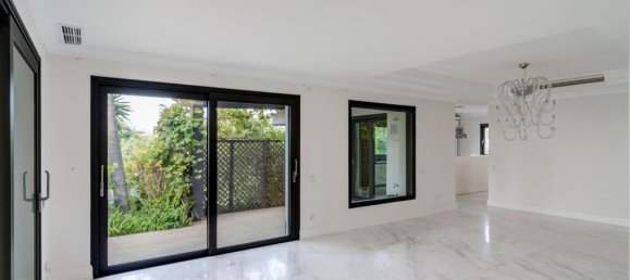 6 bedrooms Villa in Marbella, Spain No. 99458 3