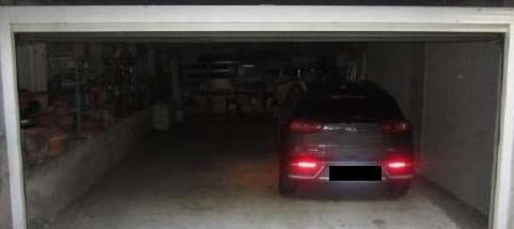 1 room Garage in Como, Italy No. 350141 2
