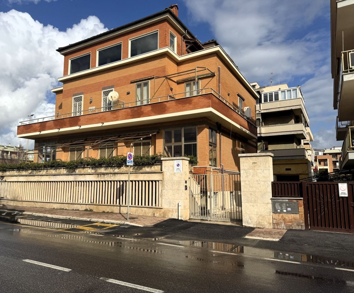 3 rooms House in Rome, Italy No. 158453