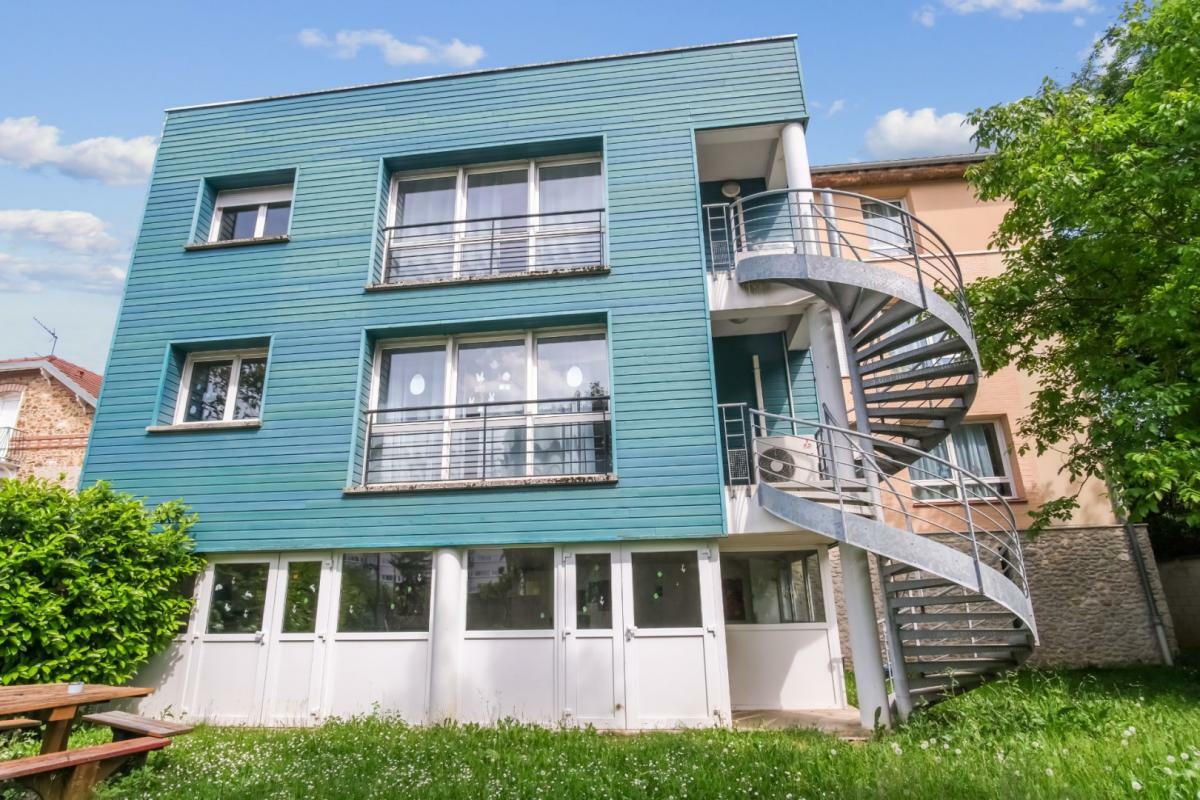 Gebäude in Chelles, France 760m², Nr. 345815