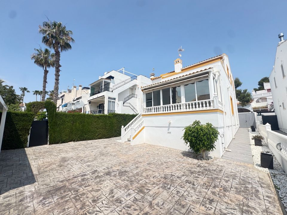 3 غرف نوم فيلا في Alicante, Spain رقم 176484