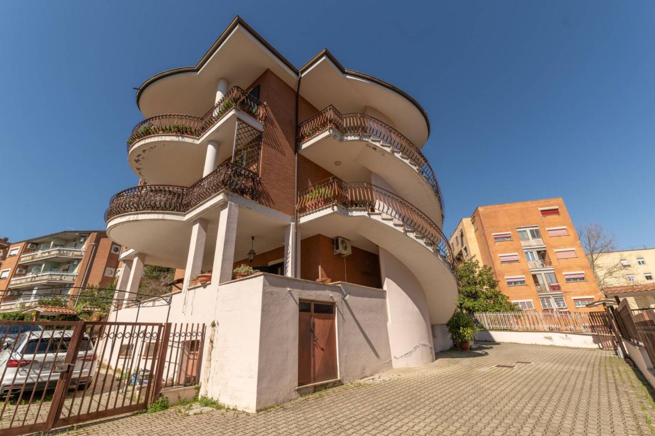 3 rooms Apartment in Monterotondo, Italy No. 41037