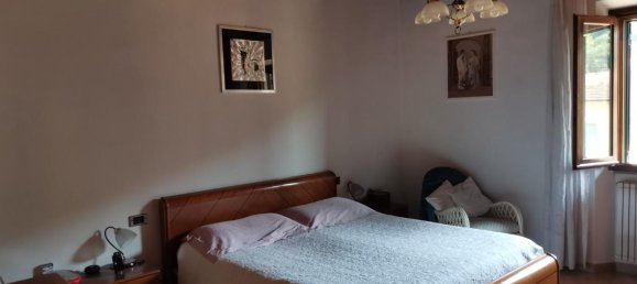 4 rooms Apartment in Poggibonsi, Italy No. 191620 2
