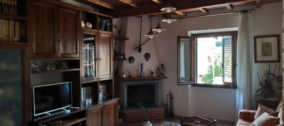 4 rooms Apartment in Poggibonsi, Italy No. 191620 3
