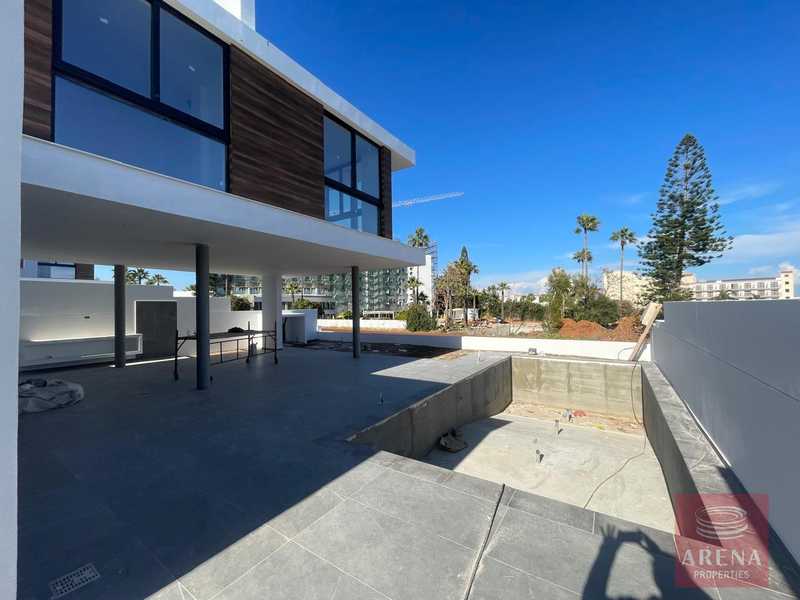 4 bedrooms Villa in Protaras, Cyprus No. 7125