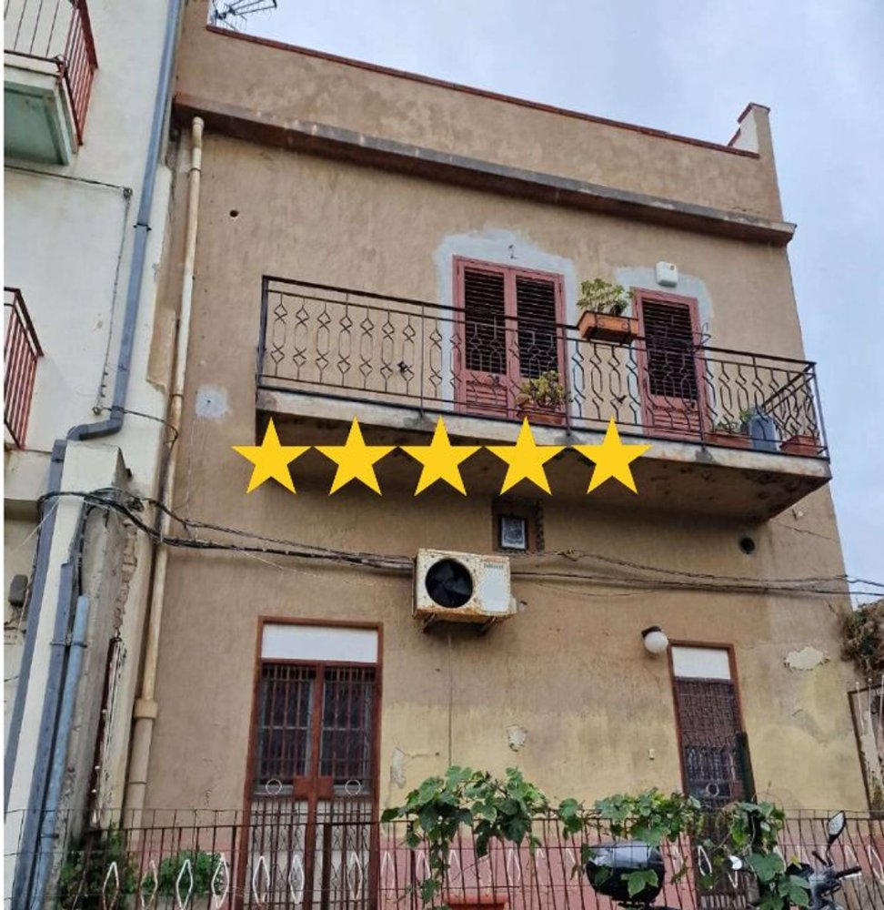 4 bedrooms Apartment in Messina, Italy No. 402442