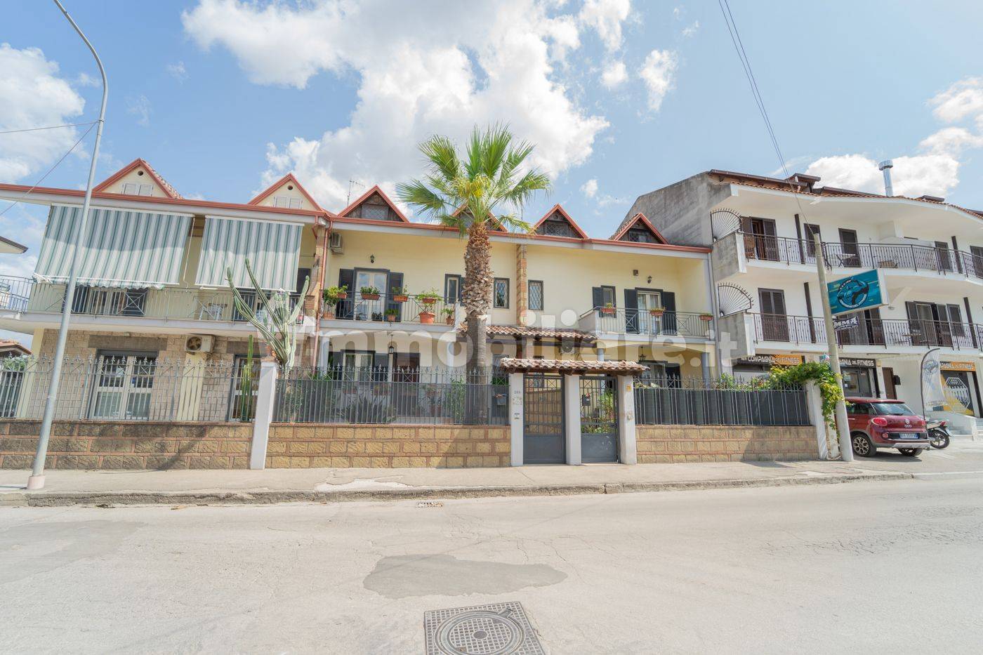 4 bedrooms Villa in Parete, Italy No. 225157