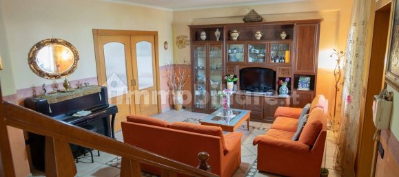 4 bedrooms Villa in Parete, Italy No. 225157 2