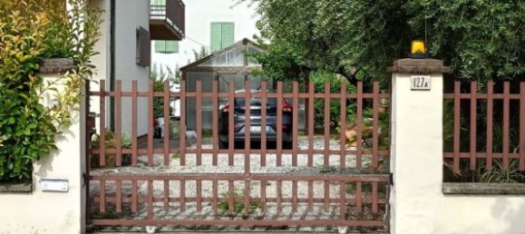 12 bedrooms House in Carpi, Italy No. 374719 3