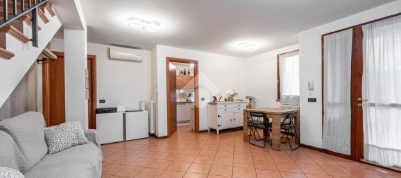 Дуплекс с 2 спальнями в Реджо Эмилия, Италия № 273382 5