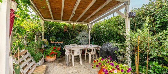 Дуплекс с 2 спальнями в Реджо Эмилия, Италия № 273382 2