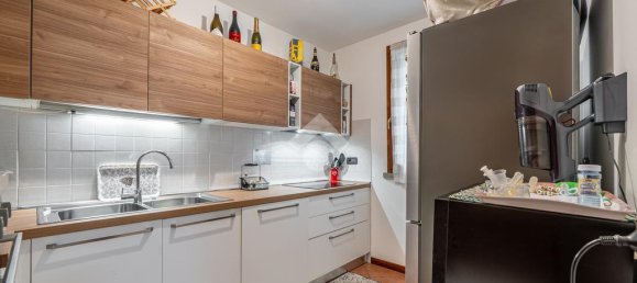 Дуплекс с 2 спальнями в Реджо Эмилия, Италия № 273382 8