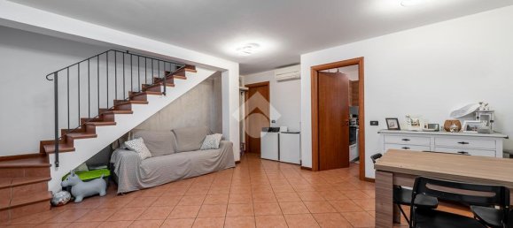 Дуплекс с 2 спальнями в Реджо Эмилия, Италия № 273382 6