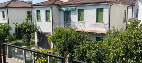 4 bedrooms House in Padua, Italy No. 339802 16