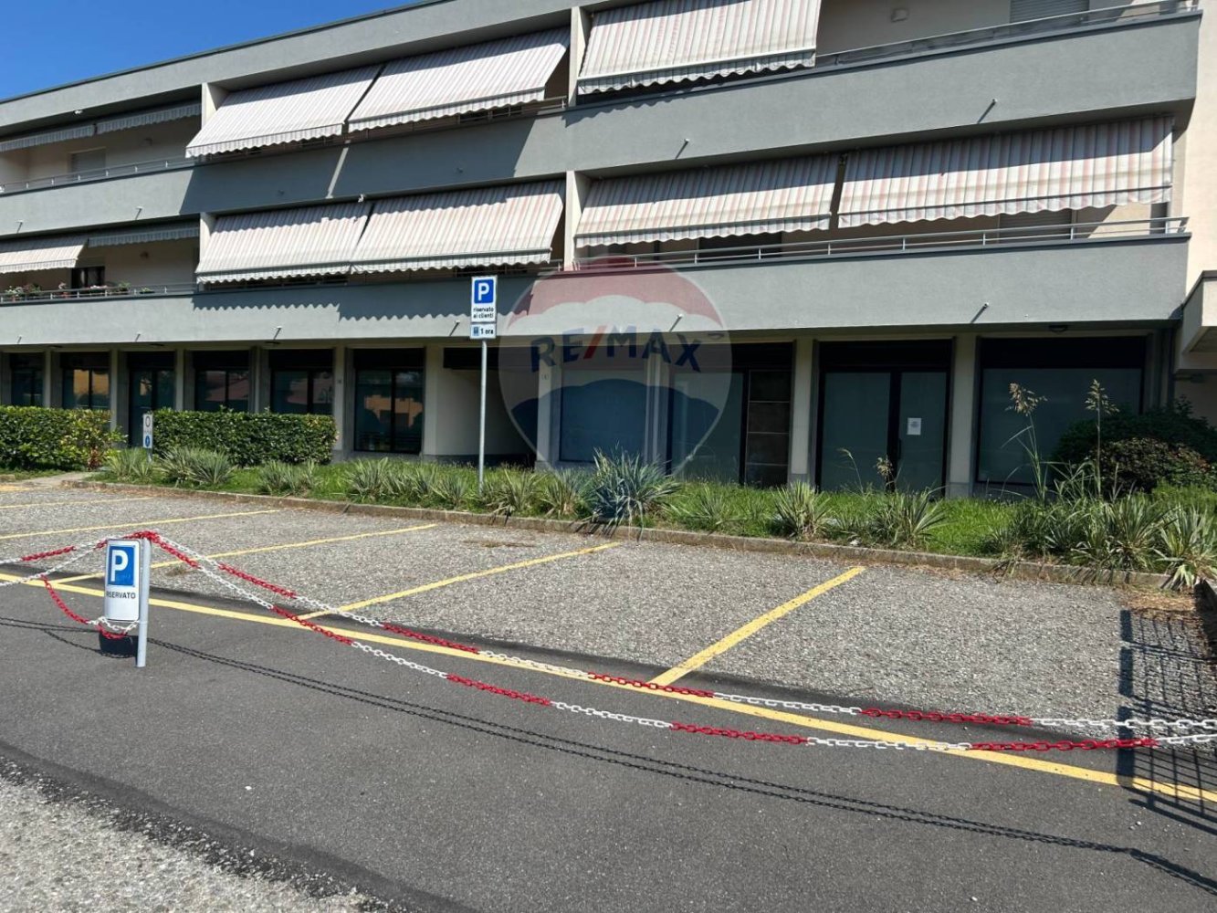 Propriété commerciale à Brembate di Sopra, Italy 90m² No. 337712