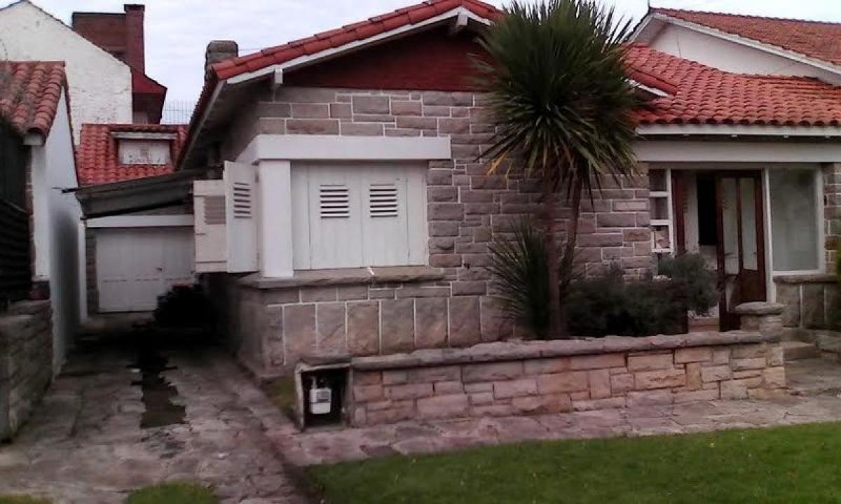 3 bedrooms House in Mar del Plata, Argentina No. 83040