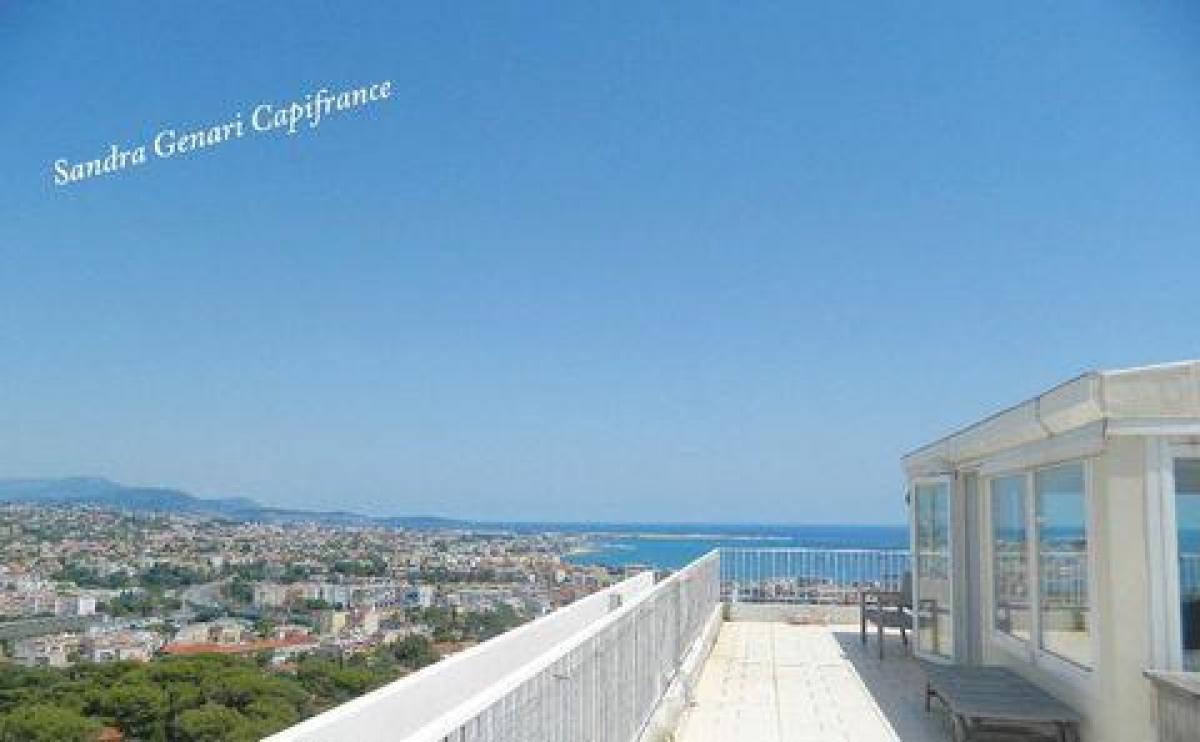3 bedrooms Condo in Cagnes-sur-Mer, France No. 32796