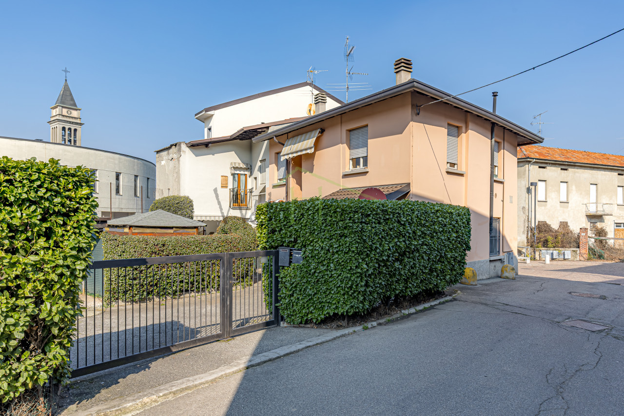 2 bedrooms House in Carimate, Italy No. 145763