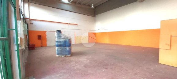 Entrepôt à Volpiano, Italy 287m² No. 83944 11