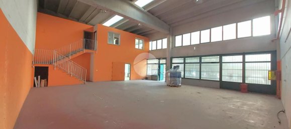 Entrepôt à Volpiano, Italy 287m² No. 83944 8