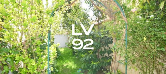 5 bedrooms Villa in Colombes, France No. 299619 9