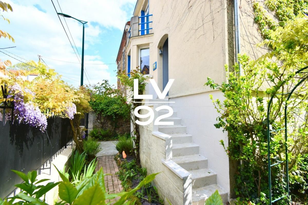 5 bedrooms Villa in Colombes, France No. 299619