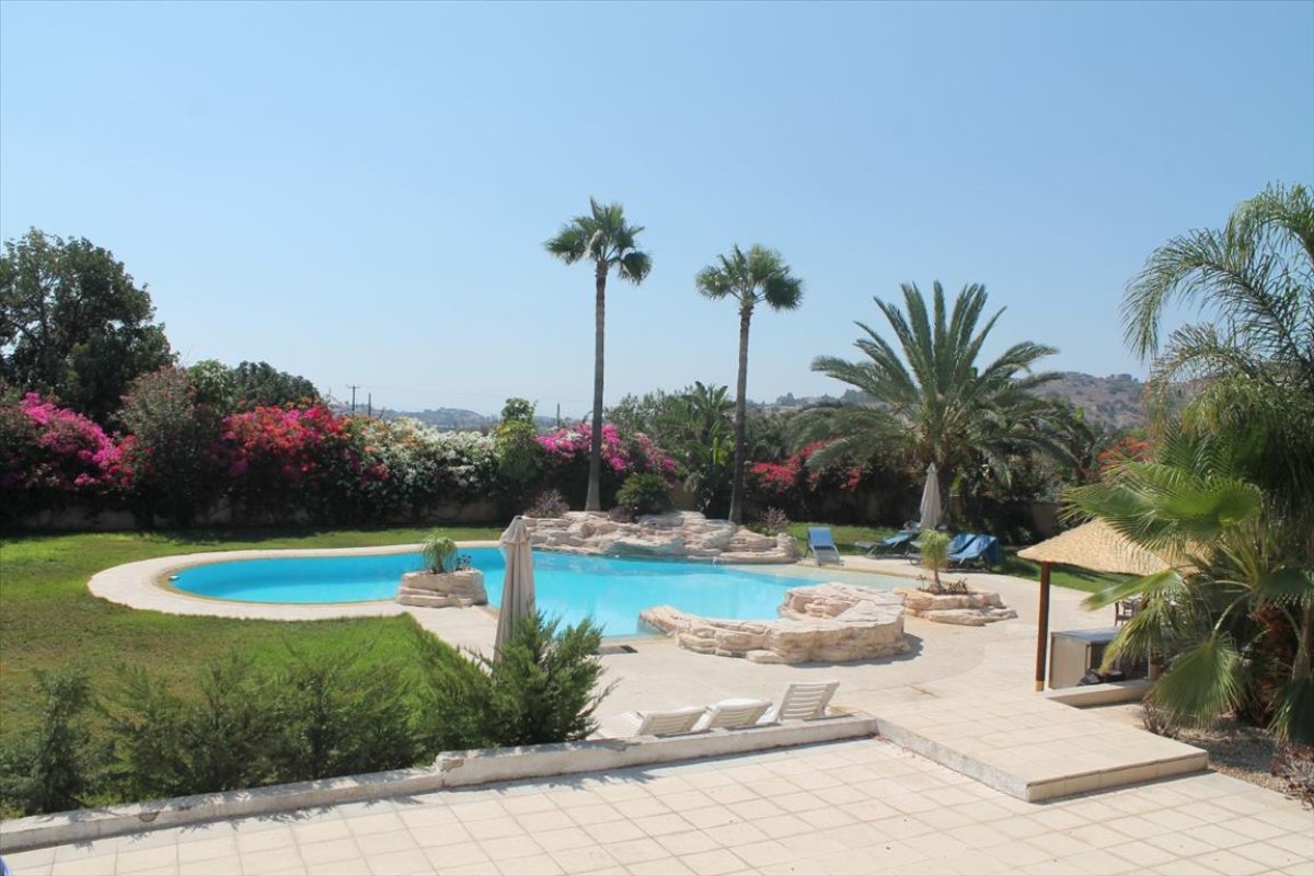 4 bedrooms Villa in Limassol, Cyprus No. 1805