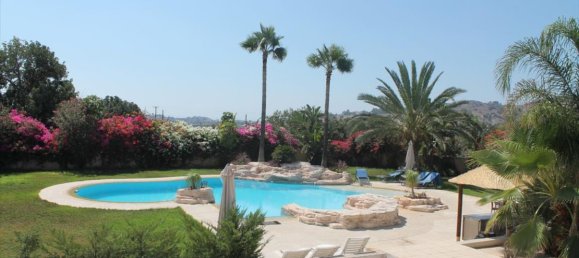 4 bedrooms Villa in Limassol, Cyprus No. 1805 2