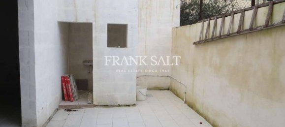 4m² Shop in Zebbug, Malta No. 11997 2