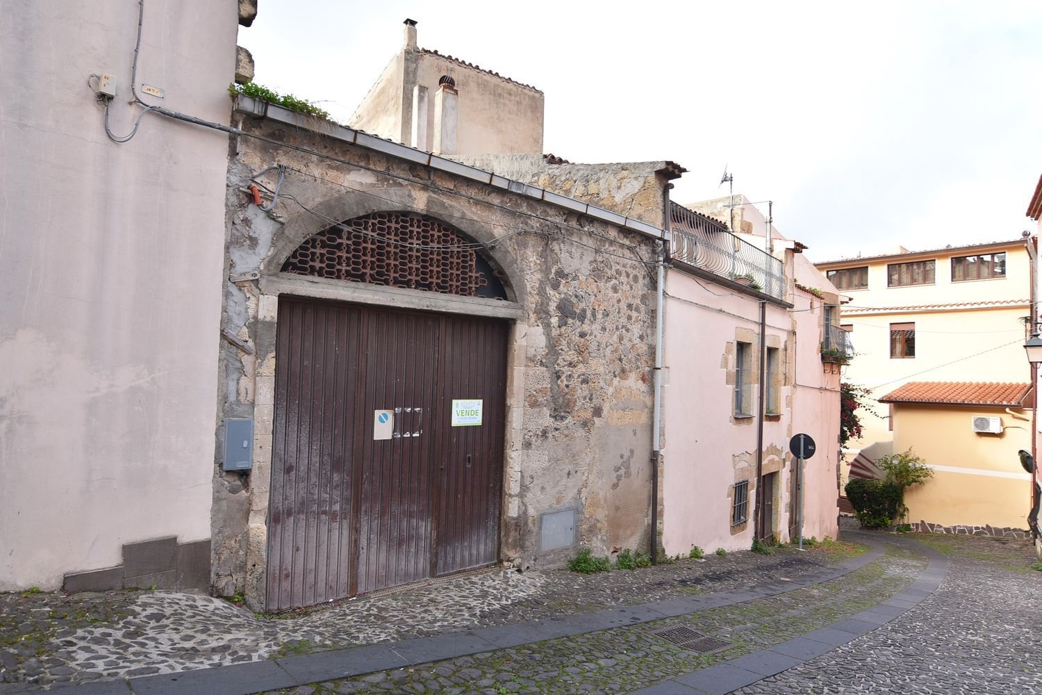 85m² Warehouse in Cuglieri, Italy No. 331283