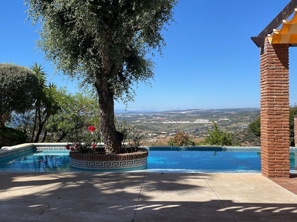 Вилла с 6 спальнями в Эстепона, Испания № 238205