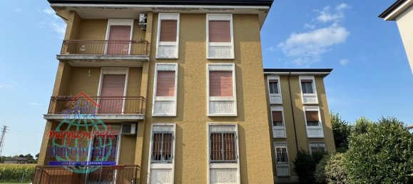 4 rooms Apartment in Cento, Italy No. 298937 26