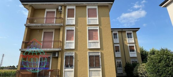 4 rooms Apartment in Cento, Italy No. 298937 25