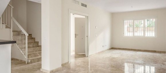 3 bedrooms Townhouse in Marbella, Spain No. 175372 2