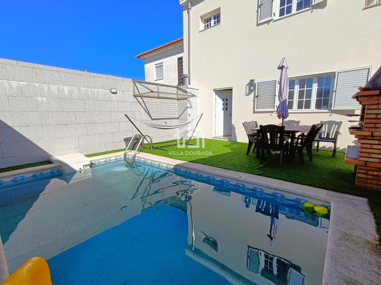 3 bedrooms Villa in Porto, Portugal No. 121431