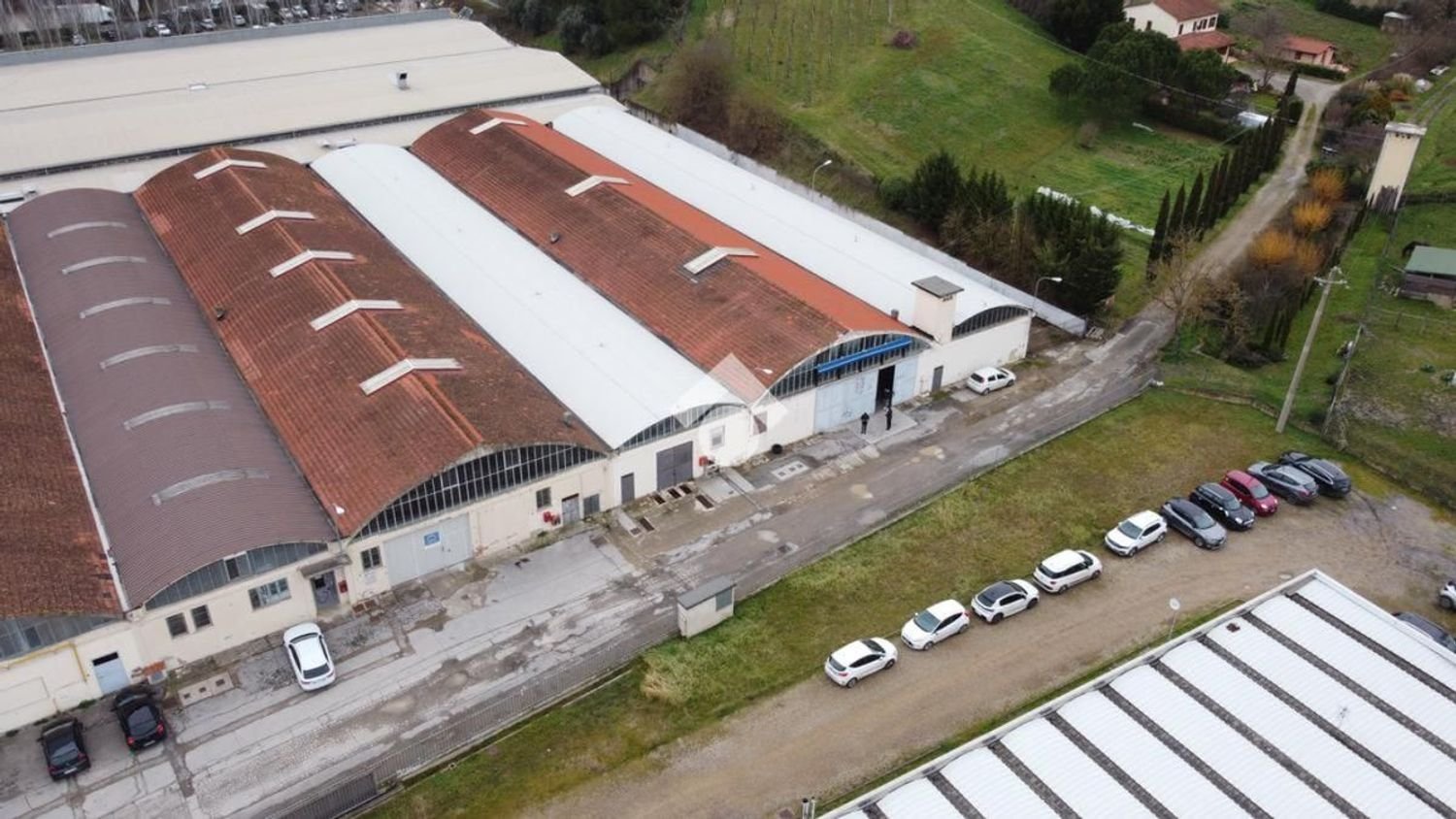 Almacén en Terranuova Bracciolini, Italy 2280 m² No. 125320