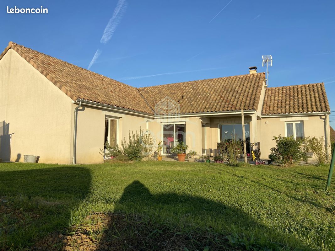 4 bedrooms House in Noyant-de-Touraine, France No. 157395