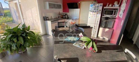 4 bedrooms House in Noyant-de-Touraine, France No. 157395 3